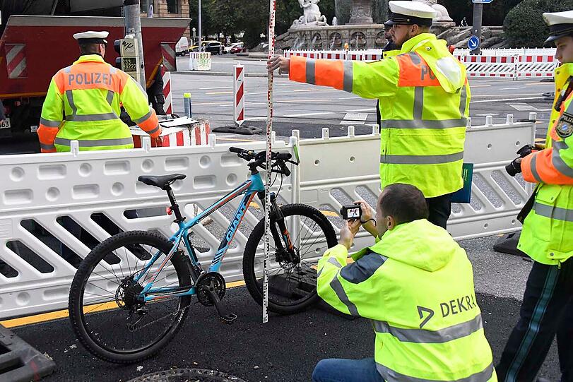 Die Bilder vom Unfallort am Lenbachplatz.