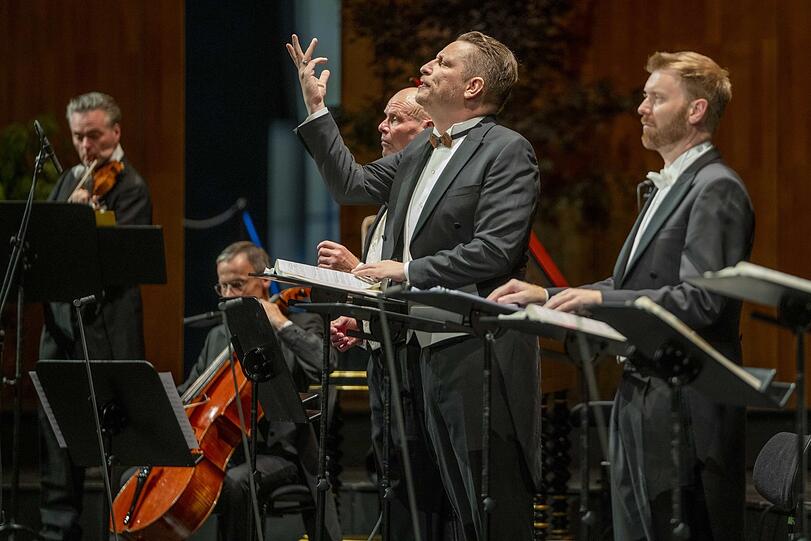 Bo Skovhus (Der Graf), Mika Kares (La Roche, der Theaterdirektor), Sebastian Kohlhepp (Flamand).