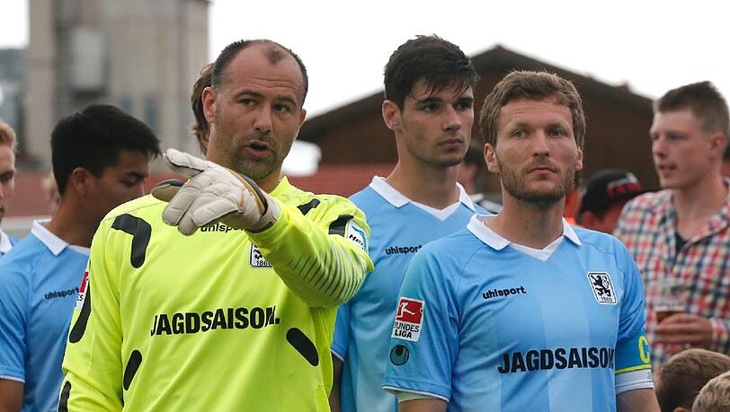 Gabor Kiraly (li.) und Benny Lauth könnten bald mit einem Logo aus dem VW-Konzern auf dem Trikot auflaufen. Gabor Kiraly (li.) und Benny Lauth könnten bald mit einem Logo aus dem VW-Konzern auf dem Trikot auflaufen.