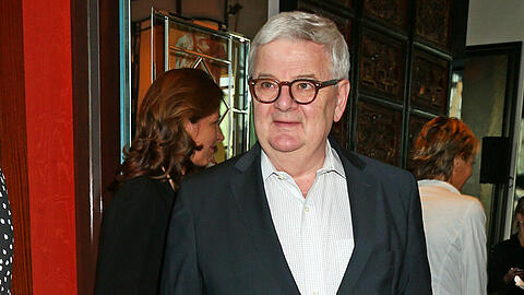 Joschka Fischer punktet mit neuer Brille beim Friedens-Dinner