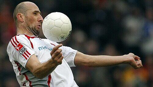 Größter und schwerster Spieler der EM: Jan Koller. Größter und schwerster Spieler der EM: Jan Koller.
