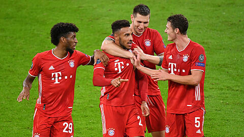Die Bayern mit den Torschützen Coman (l.) und Tolisso (2.v.l.) - schon wieder voll im Champions-Modus.