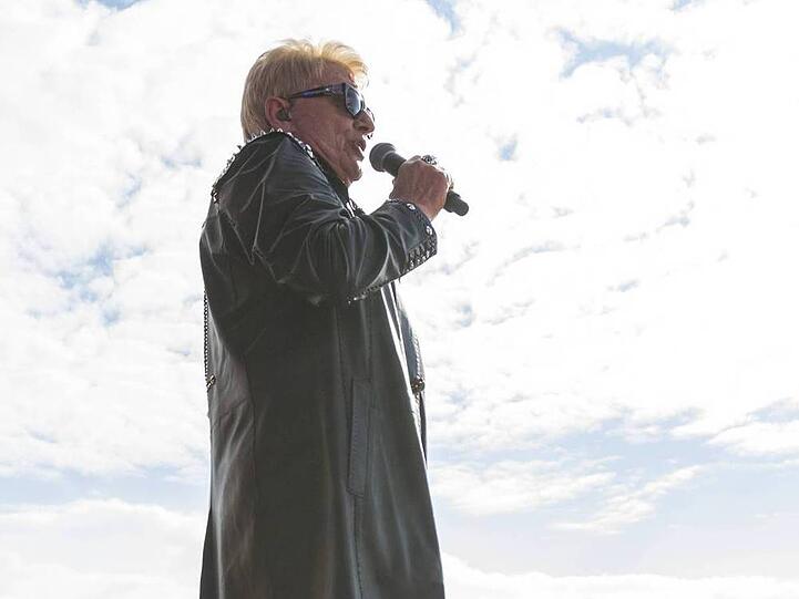 Heino kommt mittlerweile im Rocker-Outfit - aber seine Stimmbänder erwärmen sich nur bei Volksliedern