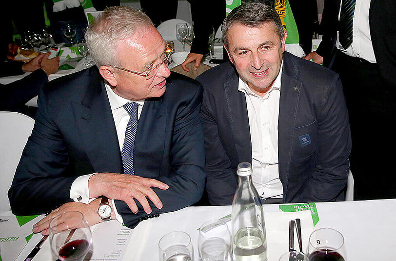 Getrennte Wege: VW-Ex-Vorstand Martin Winterkorn und VfL-Manager Klaus Allofs (rechts).