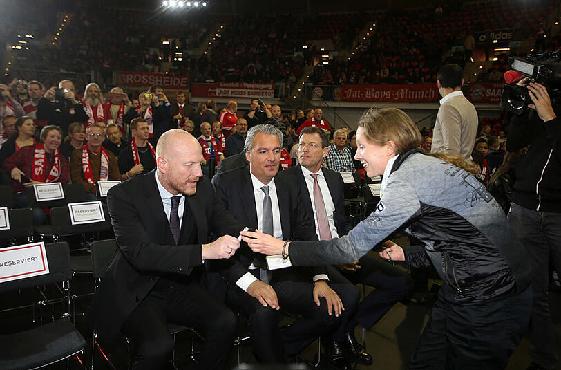 In der ersten Reihe: Bayern-Sportvorstand Matthias Sammer.