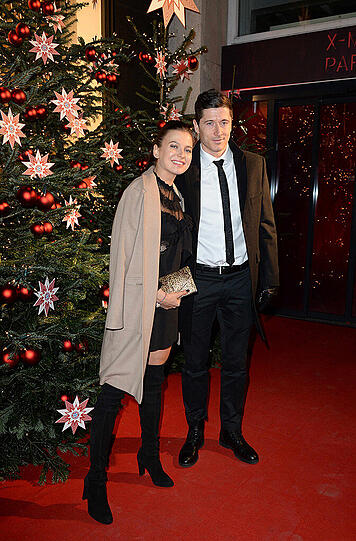 Robert Lewandowski kam mit seiner Frau Anna...