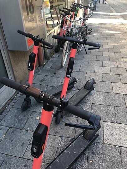 E-Scooter in der Kapuzinerstraße.