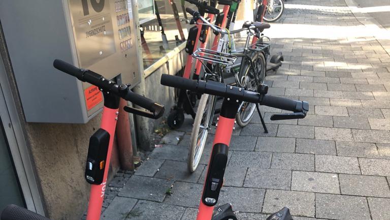 E-Scooter in der Kapuzinerstraße. E-Scooter in der Kapuzinerstraße.