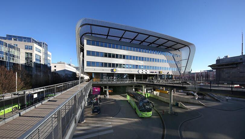 Hat sich längst etabliert: der ZOB - mit Blick von der Hackerbrücke.