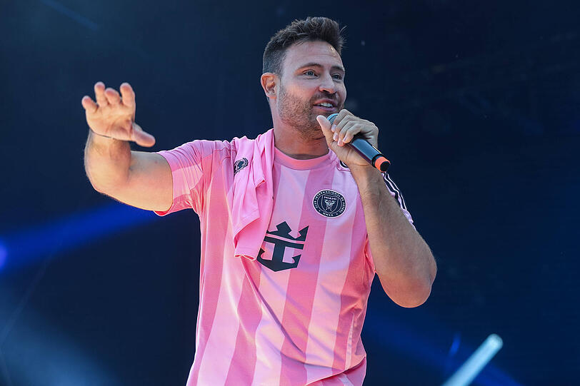 Marc Eggers hatte einen Auftritt am Ballermann, während sich auch Bill Kaulitz auf Mallorca befand. Marc Eggers hatte einen Auftritt am Ballermann, während sich auch Bill Kaulitz auf Mallorca befand.