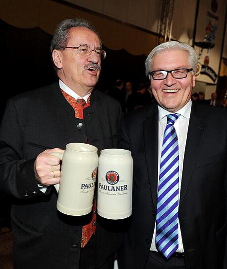 Münchner Oberbürgermeister Christian Ude (l-r, SPD) und der SPD-Fraktionsvorsitzende Frank-Walter Steinmeier