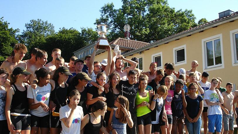 So sehen Sieger aus: Das junge Team der Rudergesellschaft München gewann bei den bayerischen Meisterschaften den "Bayerischen Löwen" - als beste Vereinsmanscgaft Bayerns und als bestes Jugendteam. So sehen Sieger aus: Das junge Team der Rudergesellschaft München gewann bei den bayerischen Meisterschaften den "Bayerischen Löwen" - als beste Vereinsmanscgaft Bayerns und als bestes Jugendteam.