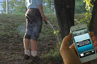 Weil er aufgefordert wurde das Wildbieseln zu unterlassen, entriss ein 75-Jähriger einer Frau das Smartphone.