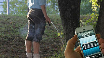 Weil er aufgefordert wurde das Wildbieseln zu unterlassen, entriss ein 75-Jähriger einer Frau das Smartphone. Weil er aufgefordert wurde das Wildbieseln zu unterlassen, entriss ein 75-Jähriger einer Frau das Smartphone.