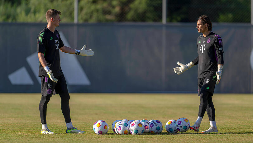 Johannes Schenk und Yann Sommer im FC Bayern Trainingslager Johannes Schenk und Yann Sommer im FC Bayern Trainingslager