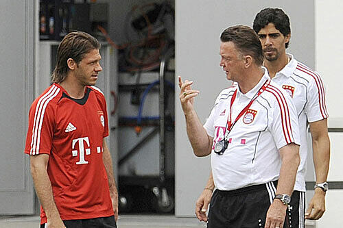 Bald kein Bayer mehr? Martin Demichelis mit Trainer Louis van Gaal.