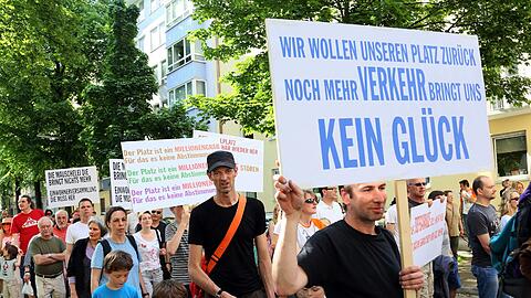 "Stoppt das Monster": Bisher demonstrierten Anwohner vom Josephsplatz gegen den Bau der Tierfgarage. Jetzt rücken die Bohrer an