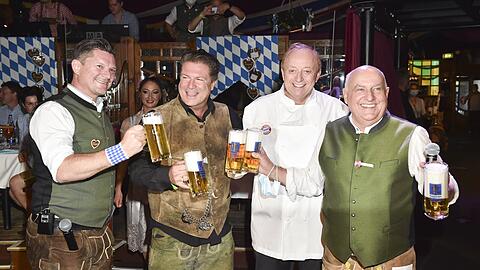 Moderator Helli Strasser, Francis Fulton-Smith, Alfons Schuhbeck und Dr. Axel Munz.