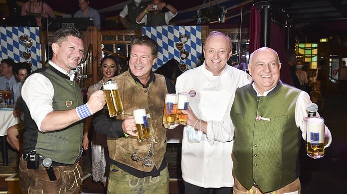 Moderator Helli Strasser, Francis Fulton-Smith, Alfons Schuhbeck und Dr. Axel Munz.