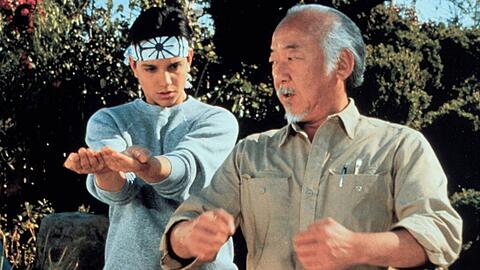 In den ersten Teilen spielte Ralph Maccio das "Karate Kid" Daniel LaRusso. Seinen Lehrer Mr. Miyagi verkörperte Noriyuki Pat Morita.