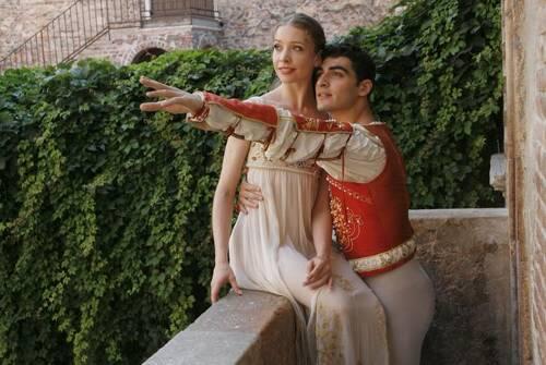Schmacht: Lucia Lacarra (Julia) und Marlon Dino (Romeo) in Verona.