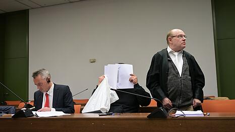 Der Mann ist wegen versuchten Mordes und Vergewaltigung angeklagt. (Archivbild)