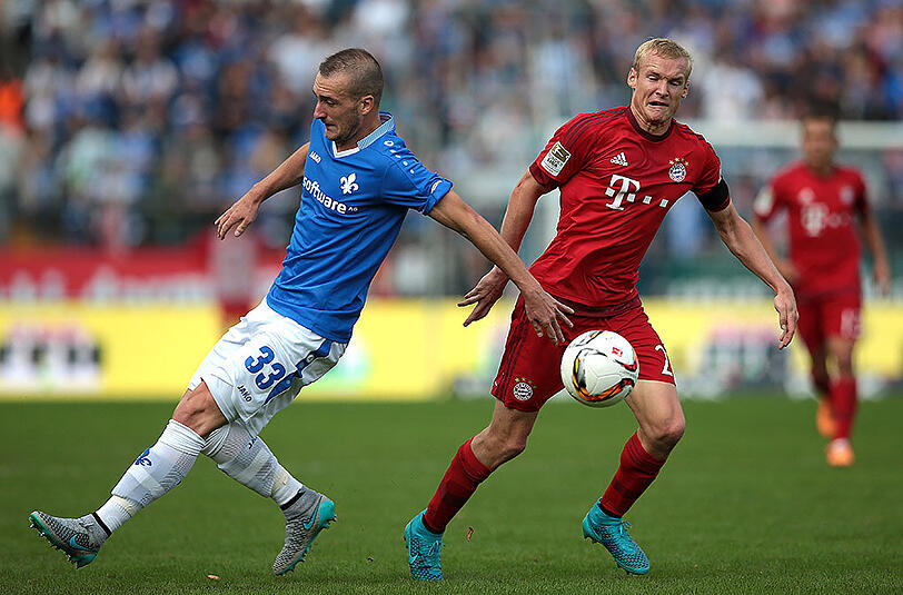 Das Ligaspiel verloren die Darmstädter daheim mit 0:3 gegen den FC Bayern (hier Sebastian Rode, links).