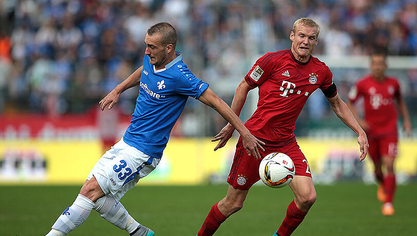 Das Ligaspiel verloren die Darmstädter daheim mit 0:3 gegen den FC Bayern (hier Sebastian Rode, links). Das Ligaspiel verloren die Darmstädter daheim mit 0:3 gegen den FC Bayern (hier Sebastian Rode, links).