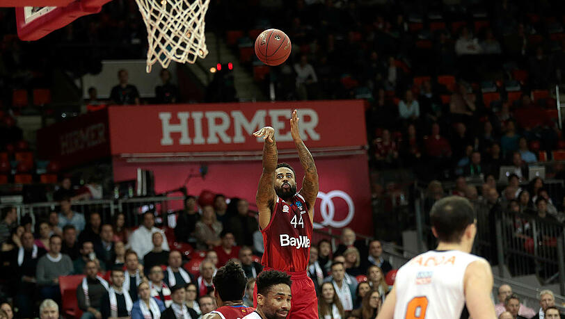 Kapitän Bryce Taylor rettet Bayern mit einem Dreier in der Schlusssekunde gegen Ulm in die Verlängerung. Dort gibt es Grund zum Jubel. Kapitän Bryce Taylor rettet Bayern mit einem Dreier in der Schlusssekunde gegen Ulm in die Verlängerung. Dort gibt es Grund zum Jubel.