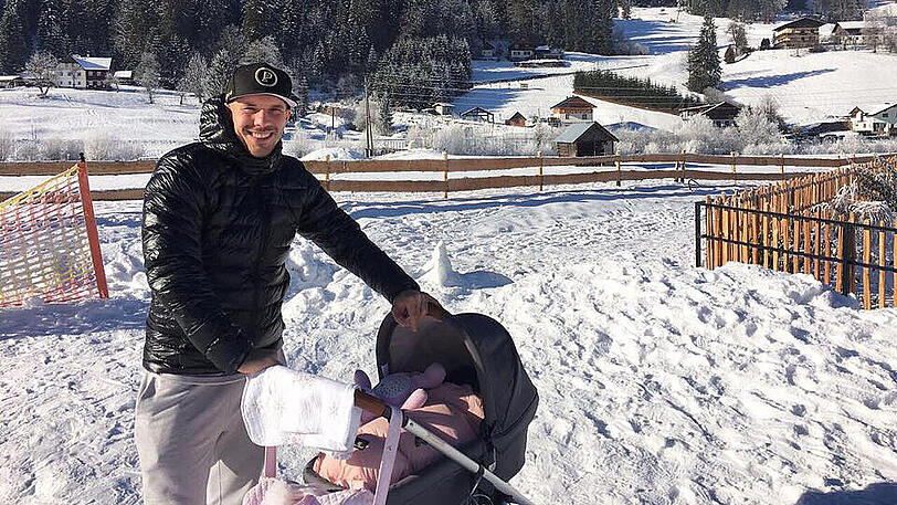 Lukas Podolski im Neujahrs-Urlaub mit Tochter Maya
