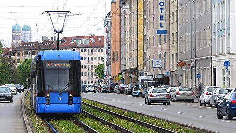 In der Tram am Stiglmaierplatz kam es zu dem Übergriff auf eine Lehrerin, die mit ihrem Kind unterwegs war.