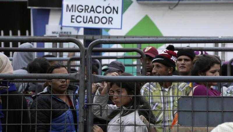 Wartende Venezolaner nach dem Überschreiten der Grenze von Kolumbien nach Ecuador. Wartende Venezolaner nach dem Überschreiten der Grenze von Kolumbien nach Ecuador.