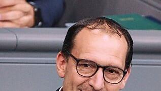 Alexander Engelhard (CSU) sitz im Ausschuss für Umwelt, Natur- und Verbraucherschutz. Auch er meldet reichlich Nebeneinkünfte. Alexander Engelhard (CSU) sitz im Ausschuss für Umwelt, Natur- und Verbraucherschutz. Auch er meldet reichlich Nebeneinkünfte.