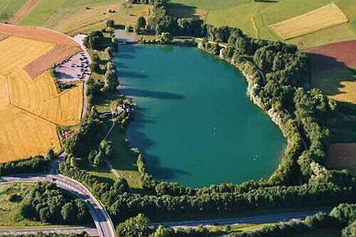 Gehört zu Frankens saubersten Badegewässern: der idyllisch gelegene Baggersee bei Happurg.