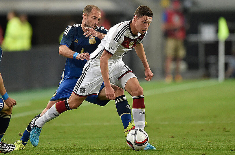 Julian Draxler droht gegen Schottland auszufallen.
