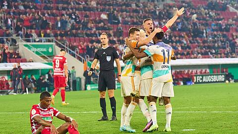 Erleichterung - und Genugtuung! Mit dem Sieg in Augsburg haben sich die Bayern für die Liga-Pleite revanchiert und nach zwei vergeblichen Anläufen auch mal wieder fürs Achtelfinale des DFB-Pokals qualifiziert.