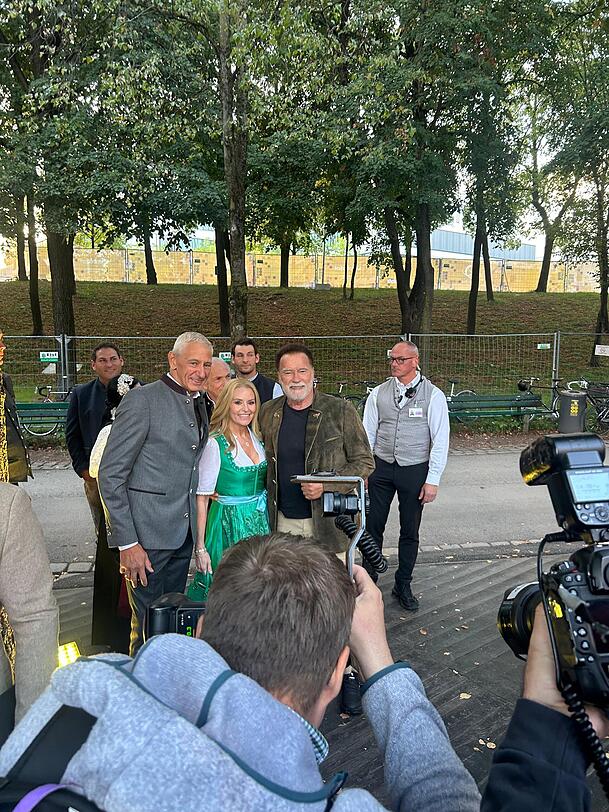 Wo er auftaucht, herrscht Medienrummel: Ex-Bodybuilder Arnold Schwarzenegger. Wo er auftaucht, herrscht Medienrummel: Ex-Bodybuilder Arnold Schwarzenegger.