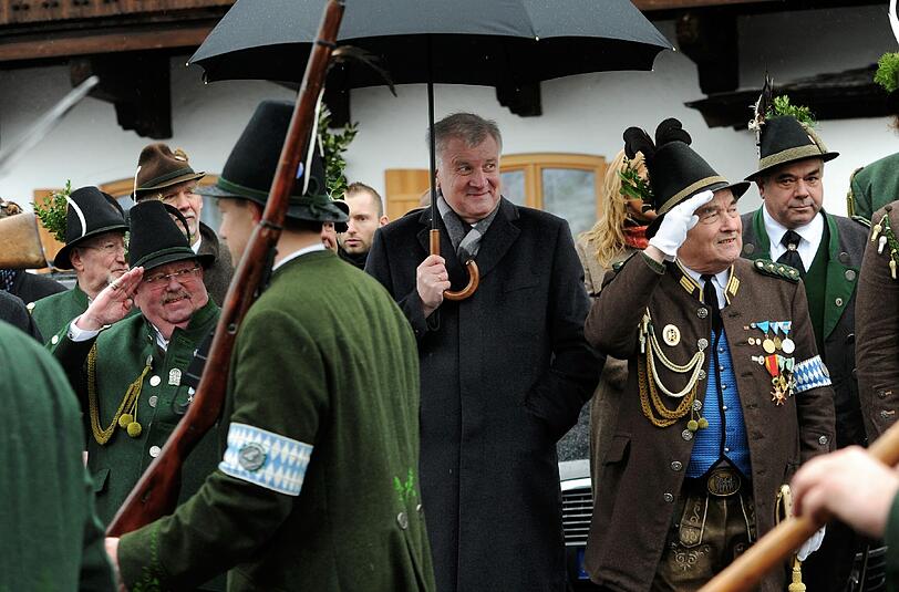 Seehofer würdigt Einsatz der Gebirgsschützen