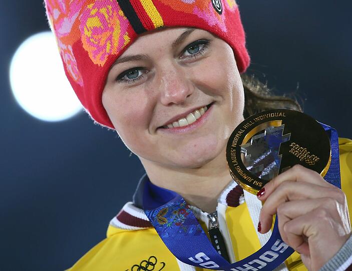 Carina Vogt trug sich als erste Olympiasiegerin im Frauen-Skispringen in die Geschichtsbücher ein.