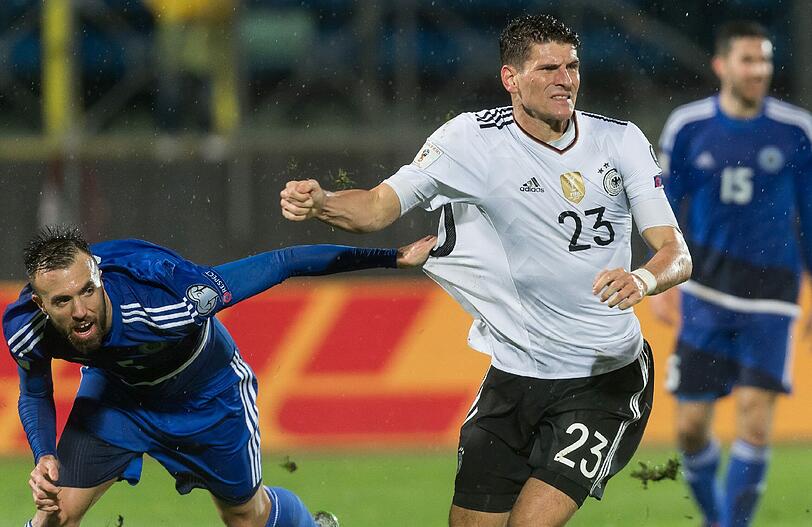 Mario Gomez - Note 3: Spielte zwar mittendrin, war aber nicht so richtig dabei. Kam nur auf zwei Abseitstreffer. Max Meyer Note 3 Löste Mario Götze in Minute 70 ab. Traf gleich mal an den Pfosten.