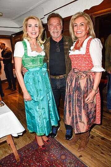 Gabriela Prinzessin zu Leiningen, Arnold Schwarzenegger, Renate Thyssen-Henne und Arnold Schwarzenegger