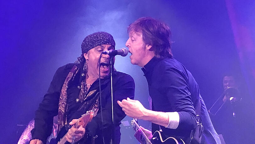 Der gute Freund der großen Stars: Paul McCartney kam 2017 bei Stevie Van Zandts Konzert in London auf die Bühne. Der gute Freund der großen Stars: Paul McCartney kam 2017 bei Stevie Van Zandts Konzert in London auf die Bühne.