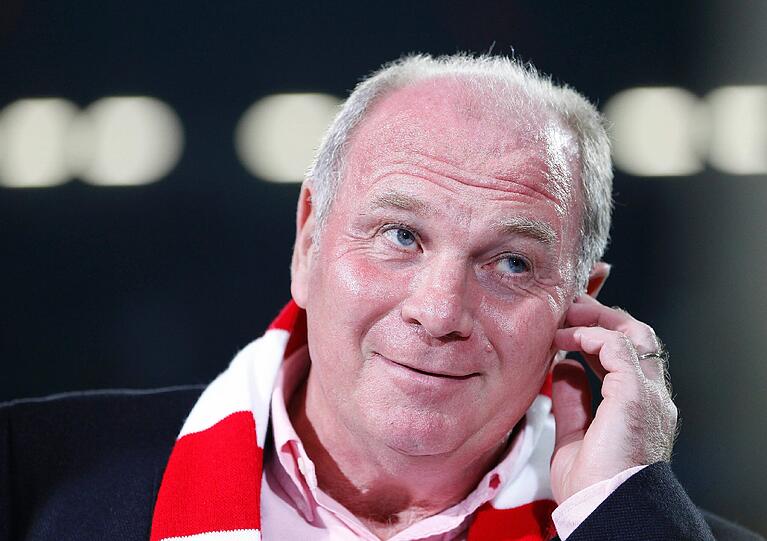 Nummer 02: Uli Hoeneß (FC Bayern):
Präsident mit sozialer Ader. Beim FC Bayern zieht sich der Präsident zunehmend aus dem Tagesgeschäft zurück. So bleibt mehr Zeit für die Arbeit bei der Dominik-Brunner-Stiftung. Und als Strippenzieher im Hintergrund ist er weiter tätig.