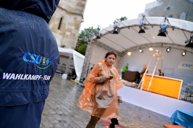 Geiseldrama in Ingolstadt: Ein bewaffneter Mann im Rathaus Geiseln genommen. Gegen 17.44 Uhr hat es sechs Schüsse im Rathaus gegeben!Die Geiselnahme ist beendet. Alle sind am Leben.