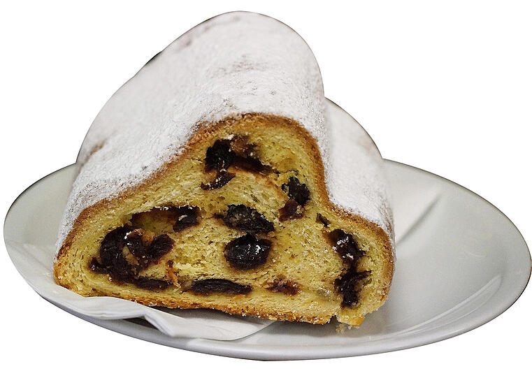 Für Urlaubsträumer: Der Märchen-Stollen - Eine Art Wellness-Stollen ist dieses Exemplar, wärmend, schwer, orientalisch. Bestückt mit Pistazien, Kirschen, Marzipancreme &bdquo;und viel Liebe&ldquo;, wie es sein Erfinder, Bäckermeister Heinz Hoffmann formuliert. Dazu passt Kakao, Mokka oder genial: ein indonesischer Ngoro-Kaffee. Na, wenn man da nicht in Urlaubsstimmung kommt.