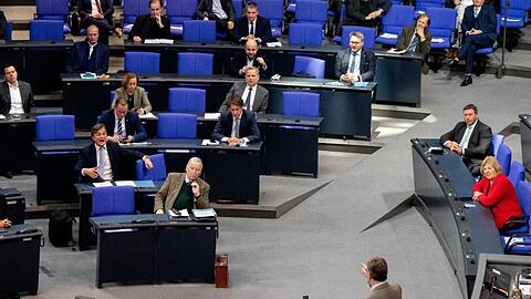 Michael Grosse-Brömer am Rednerpult rechnet im Bundestag mit der AfD-Fraktion ab.