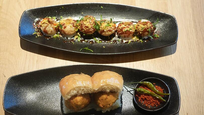 Da will man gleich zugreifen: die gefüllten Teigkugeln SPDP und das fluffige Vada Paav.