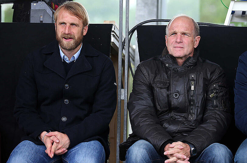 Wie der Vater, so der Sohne: Daniel Bierofka (l.) wechselte nach seiner aktiven Laufbahn beim TSV 1860 wie Papa Willi an die Seitenlinie - und hilft nun schon zum zweiten Mal bei den Profis als Interimstrainer aus.