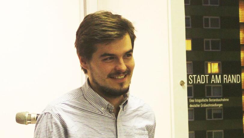 Ben Kuhlmanns Fotografien zu Großwohnsiedlungen sind noch bis 28.3. im Stadtteilbüro zu sehen. Ben Kuhlmanns Fotografien zu Großwohnsiedlungen sind noch bis 28.3. im Stadtteilbüro zu sehen.