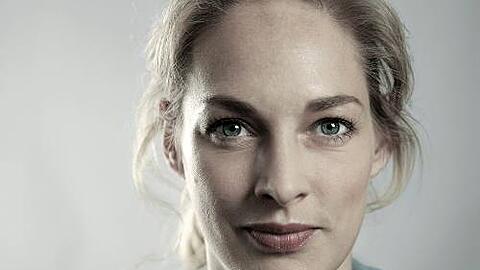 Sophie von Kessel liest in der Allerheiligenhofkirche.